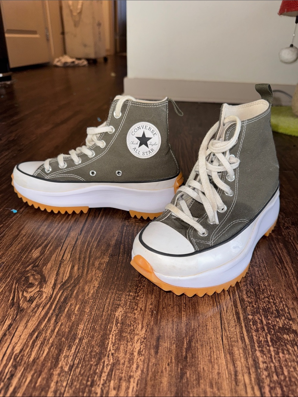 Woman’s Platform Sage Green Chuck Taylor Converse